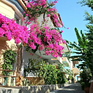 https://minoica-beach-apartments.rethymnohotels.net