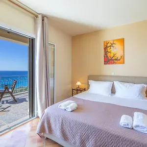 https://delfinia-vlachata.kefaloniahotels.net