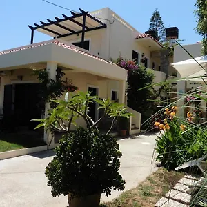 https://julies-apartments.rethymnohotels.net